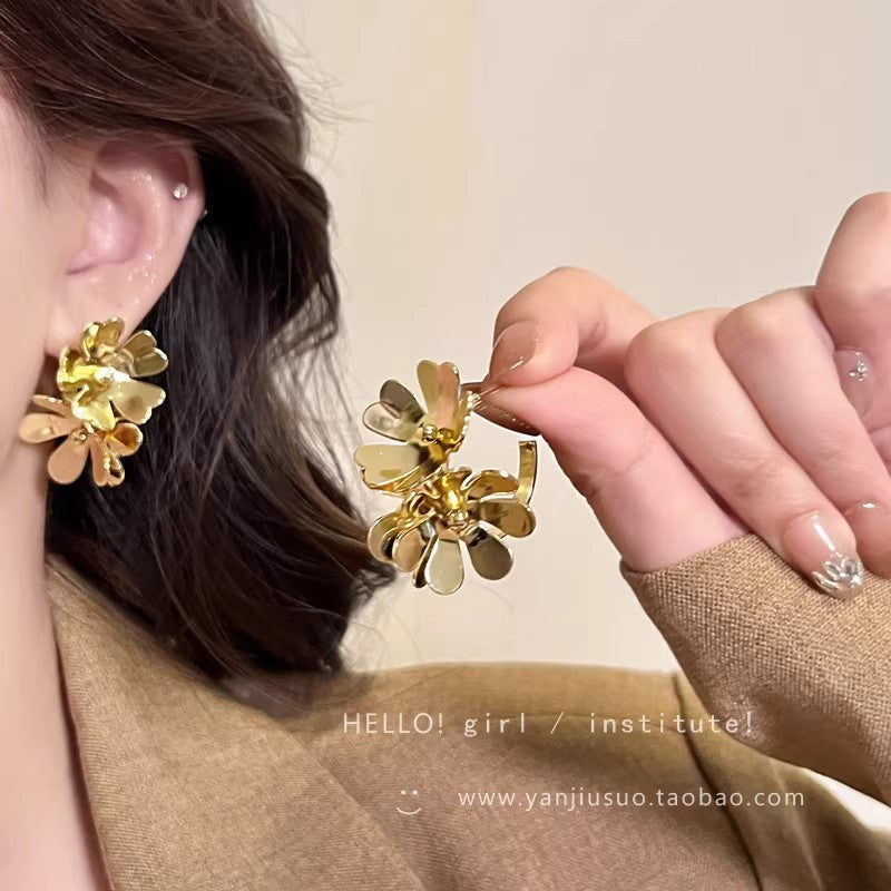 Japanese Style Minimalist Gold Flower Stud Earrings  Dainty Elegant Alloy Floral Statement Jewelry For Women Daily Wear Vera Lux