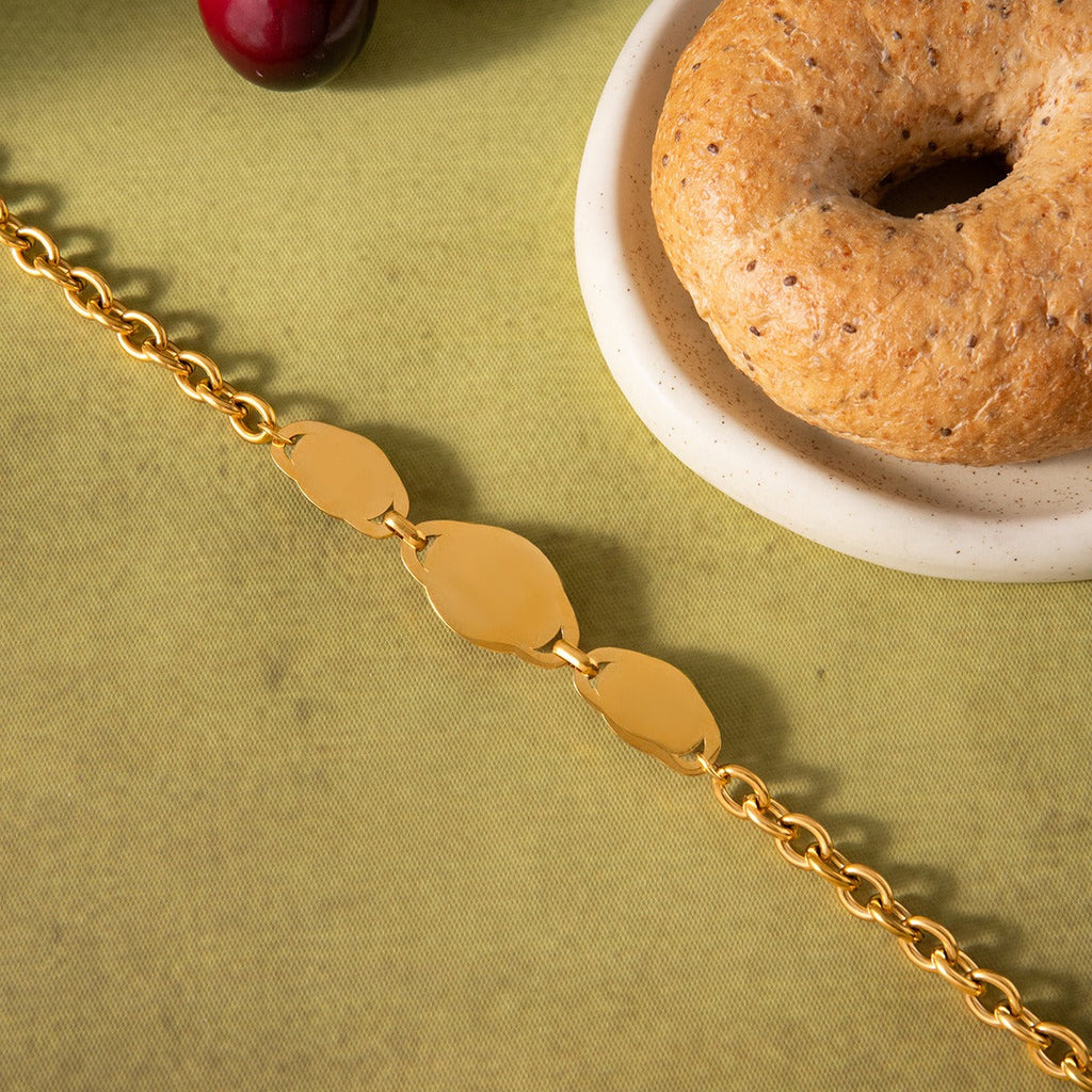 18K gold-plated titanium necklace with tiger's eye. Vera Lux