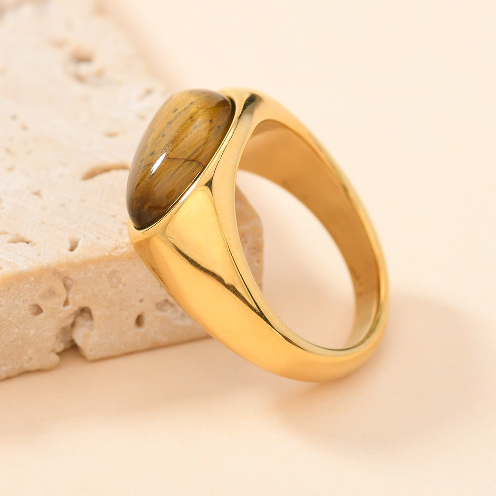 Retro-style Cast Three-dimensional Triangle Ring Vera Lux