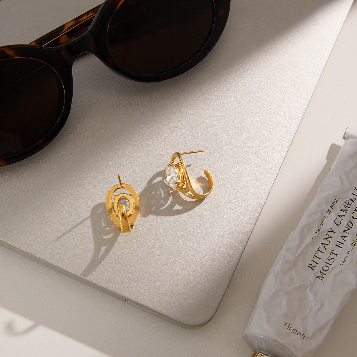 Light luxury, high-end zircon stud earrings for autumn and winter. Vera Lux