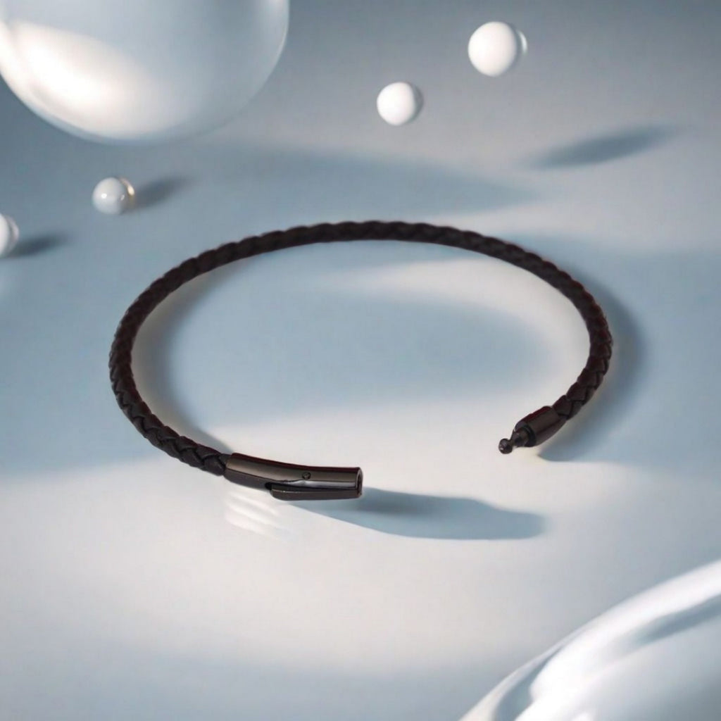 3.0mm Stainless Steel Leather Cord Bracelet With A Single Buckle And Wear-resistant Edging. Vera Lux