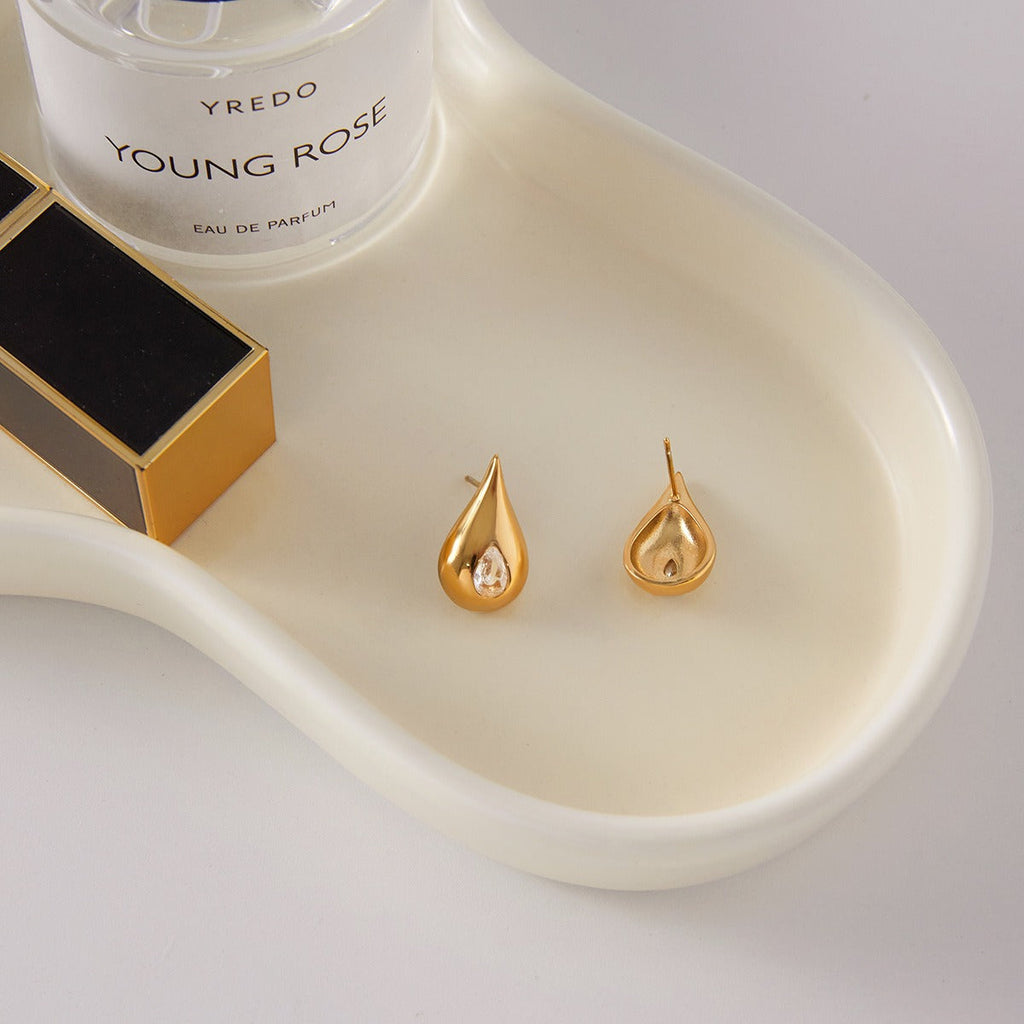 18K gold earrings inlaid with cubic zirconia in a teardrop design. Vera Lux