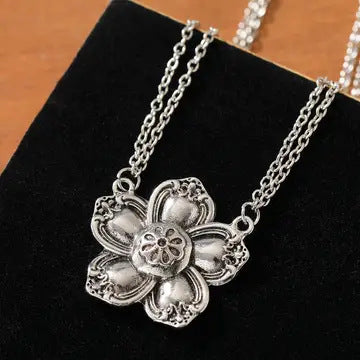 Retro Bohemian Creative Flower Pendant Necklace Vera Lux