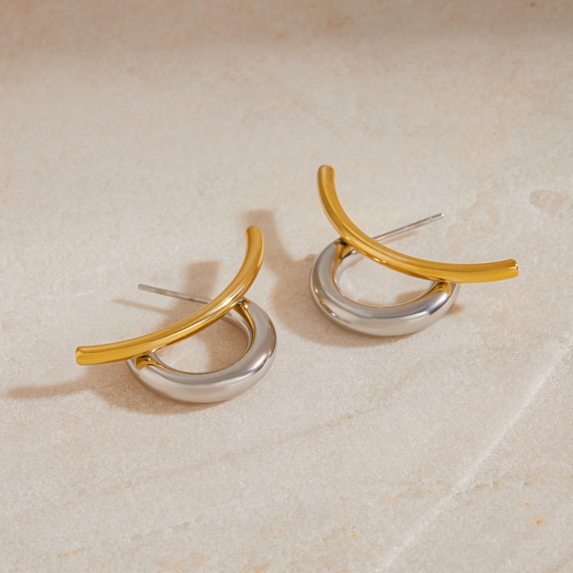 18K gold double C-shaped earrings with gold and silver color matching design, trendy and personalized Vera Lux