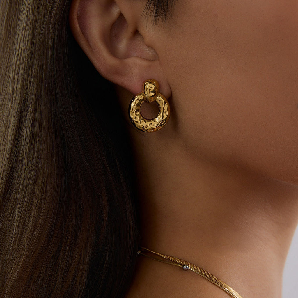 18K gold hollow round with texture design unique personality earrings18K gold hollow round with texture design unique personality earrings Vera Lux