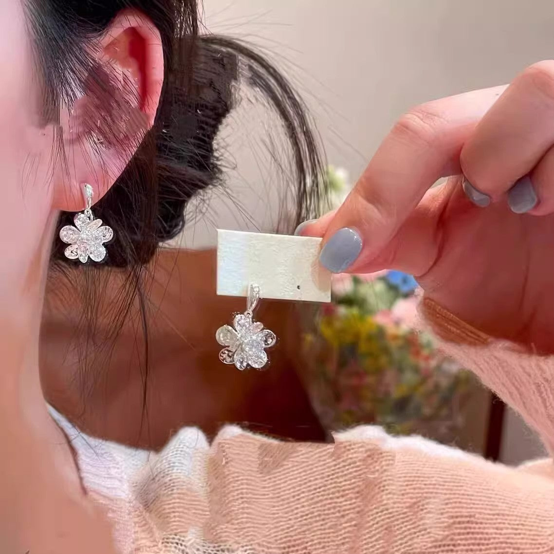Exquisite Simple Silver Double-Sided Flower Stud Earrings For Women, Light Luxury, 3D Stereo Effect, Unique Niche Design, Trendy Internet Celebrity Earrings Vera Lux
