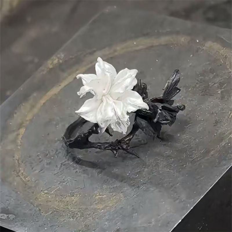Black & White Mandala Flower Ring, Niche Design,  Cool Style Alternating Color Pinky Ring Vera Lux