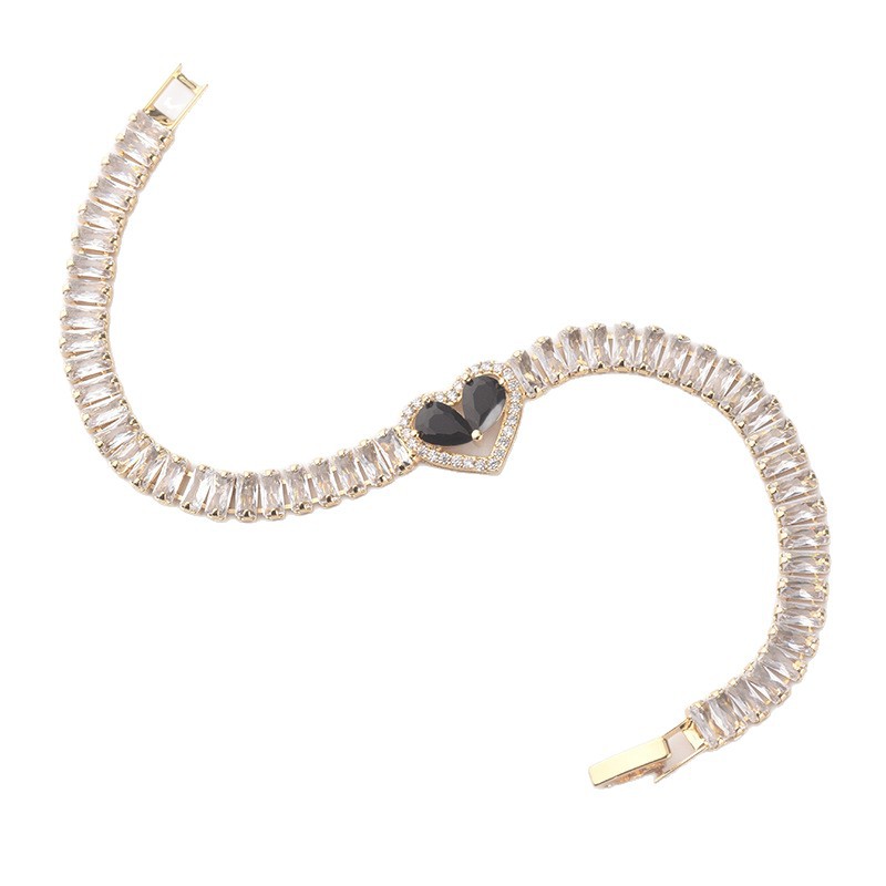 Golden Heart-Shaped Bracelet With Diamonds Light Luxury Handmade Love-Heart Design Vera Lux