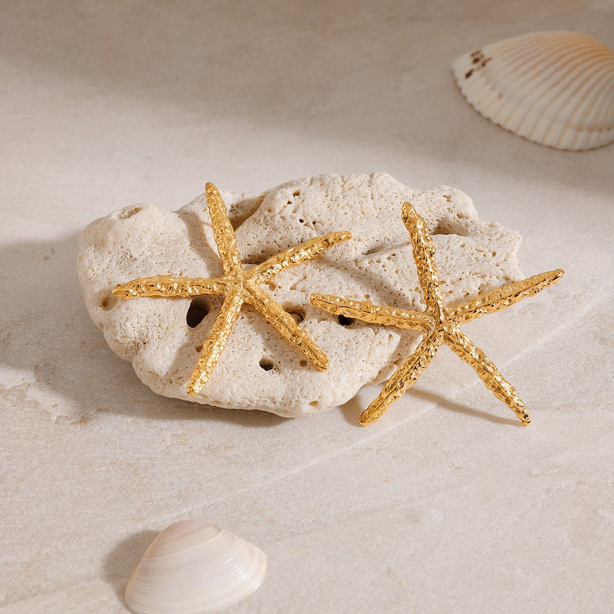 18K gold starfish-shaped earrings with a simple and unique design Vera Lux