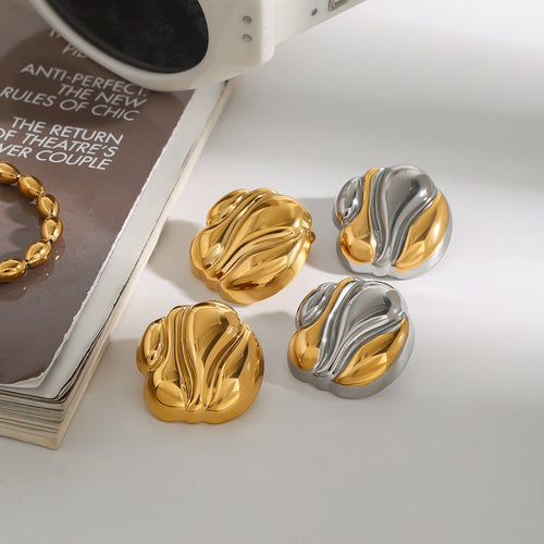 18k gold geometric shape with gold and silver color matching design fashionable and personalized earrings Vera Lux