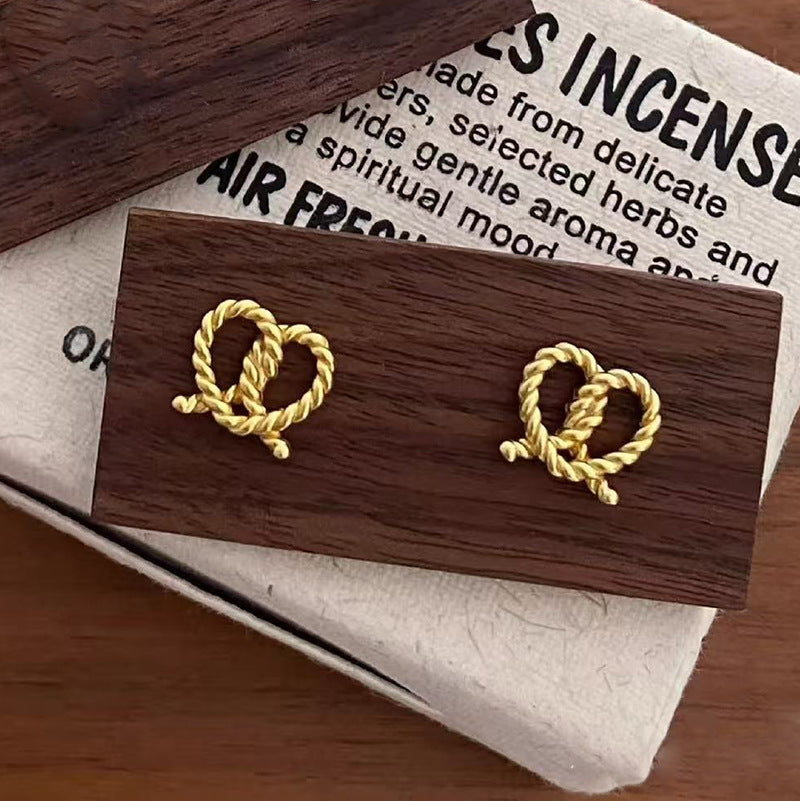 Minimal Dainty Gold Plated Heart Studs Ins Aesthetic Niche Women Accessory Vera Lux