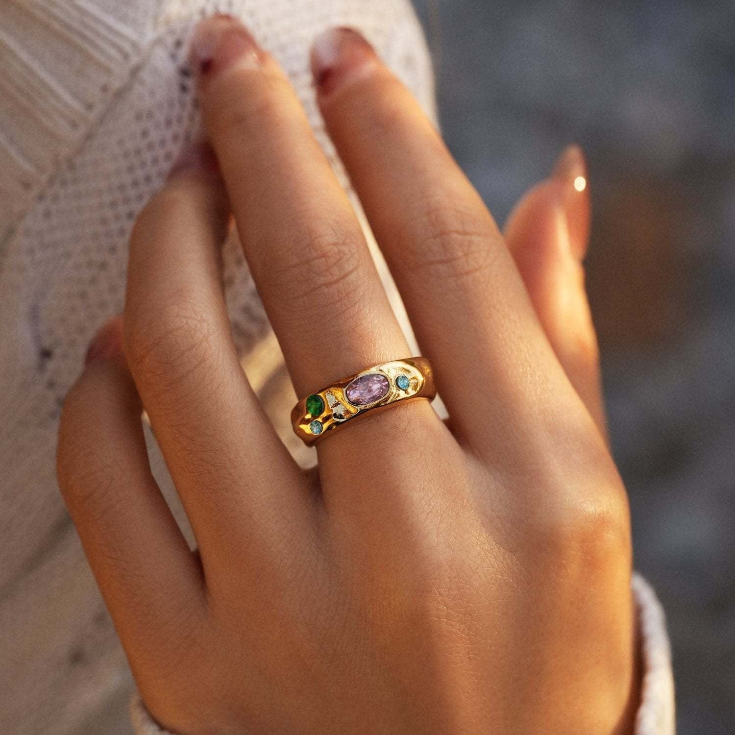 18K gold inlaid gemstone exquisite design noble ring Vera Lux