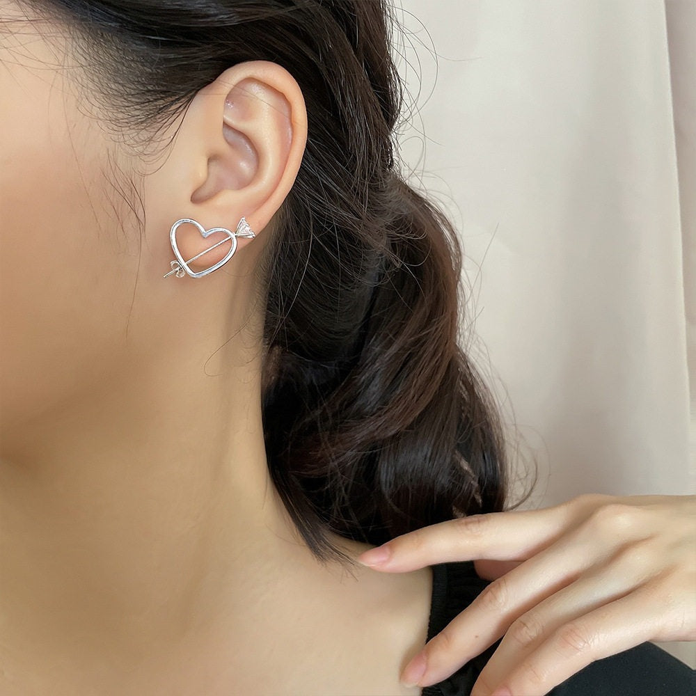 Niche, Minimalist Heart-shaped Earrings Vera Lux