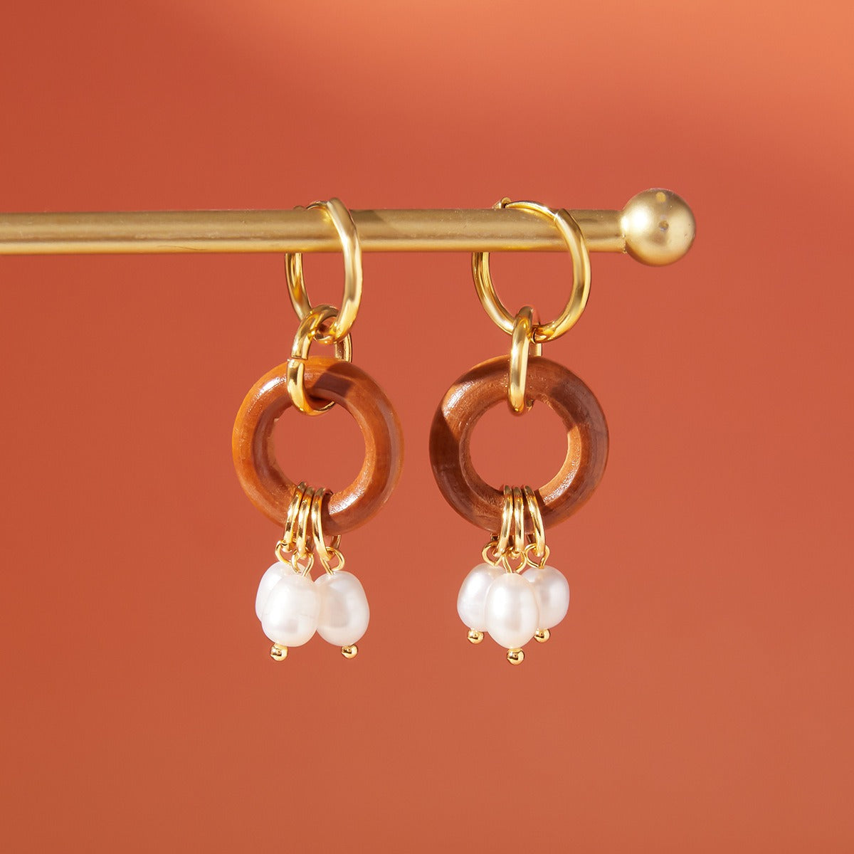 Circle hoop earrings, a luxurious and sophisticated ear jewelry piece. Vera Lux
