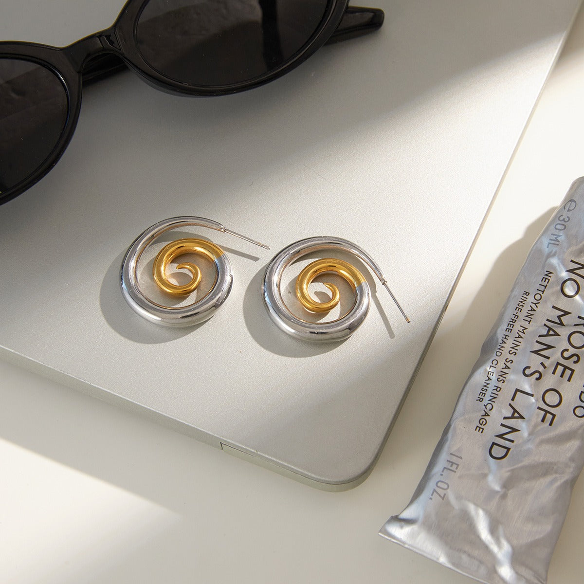 18K gold-plated threaded titanium steel earrings Vera Lux