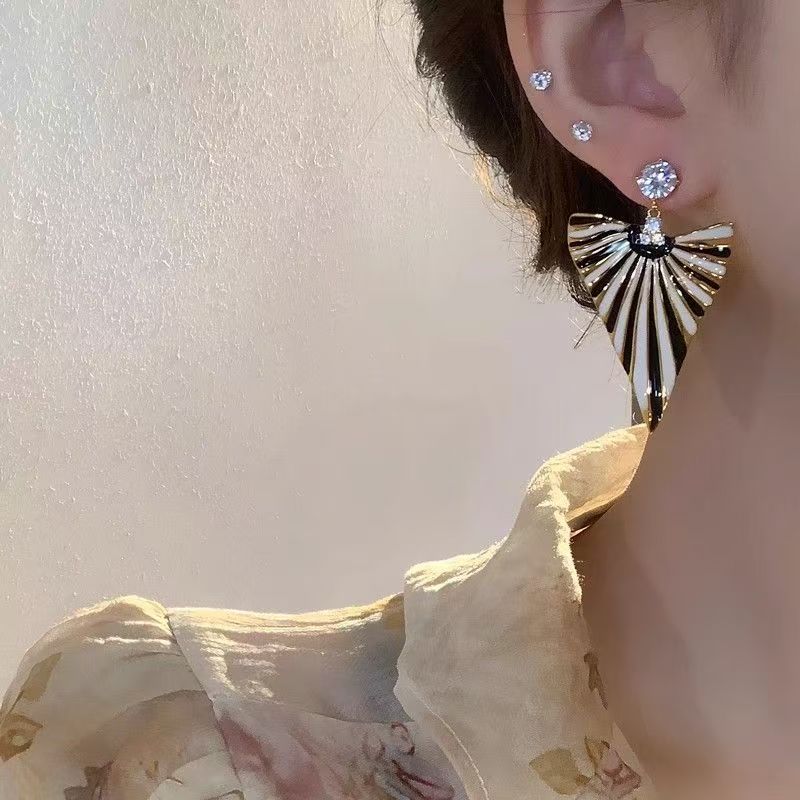 European Style Contrast Color Earrings, Luxurious Goddess Look, Niche Retro High-end Accessories Vera Lux