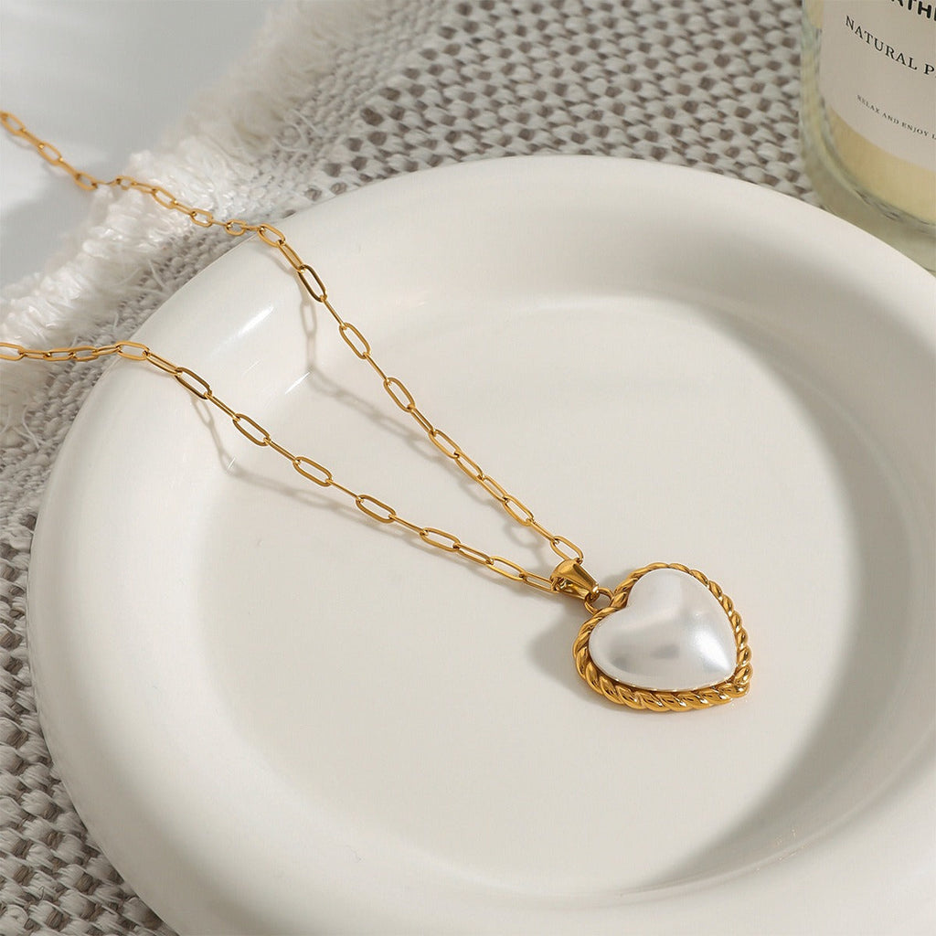 18K gold heart with texture inlaid pearl design exquisite and noble necklace Vera Lux