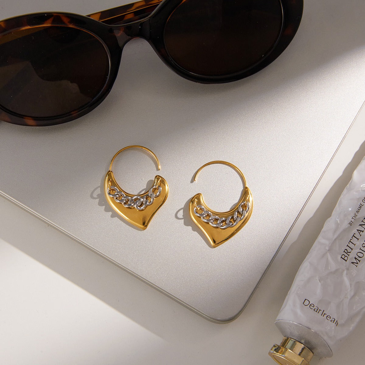 18K gold lightweight luxury heart-shaped earrings Vera Lux