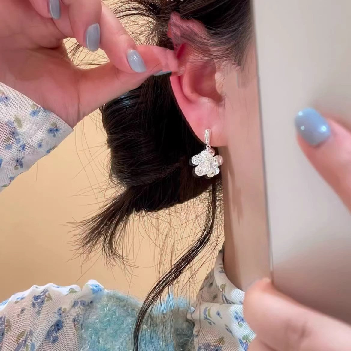 Exquisite Simple Silver Double-Sided Flower Stud Earrings For Women, Light Luxury, 3D Stereo Effect, Unique Niche Design, Trendy Internet Celebrity Earrings Vera Lux
