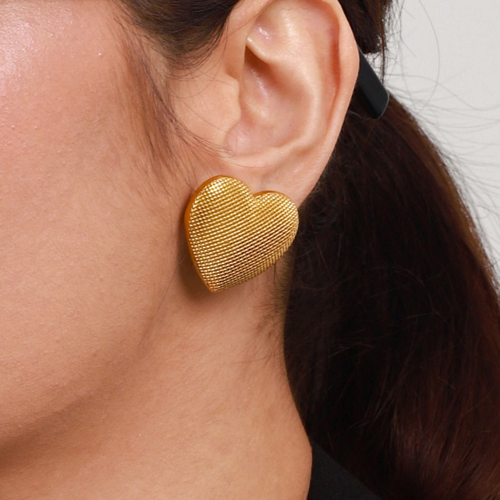 18k gold heart-shaped earrings with grainy design Vera Lux