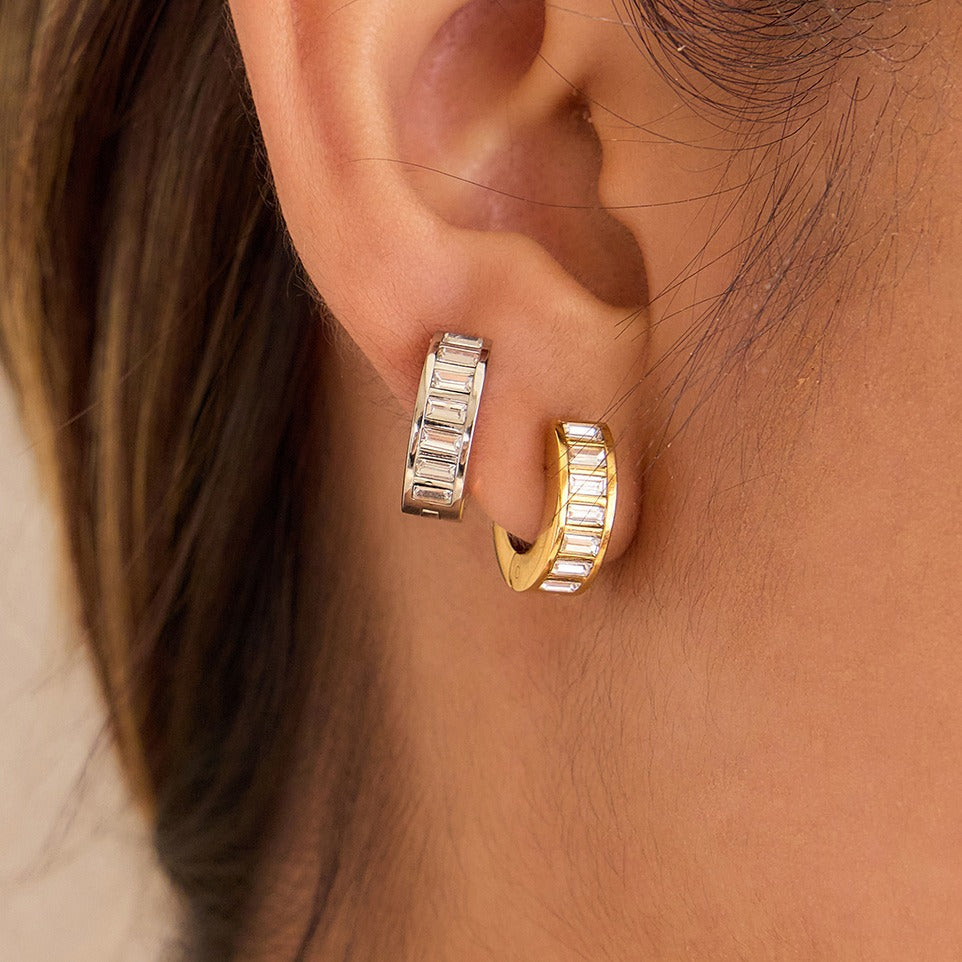 Luxurious and sophisticated 18K gold earrings inlaid with rhinestones. Vera Lux