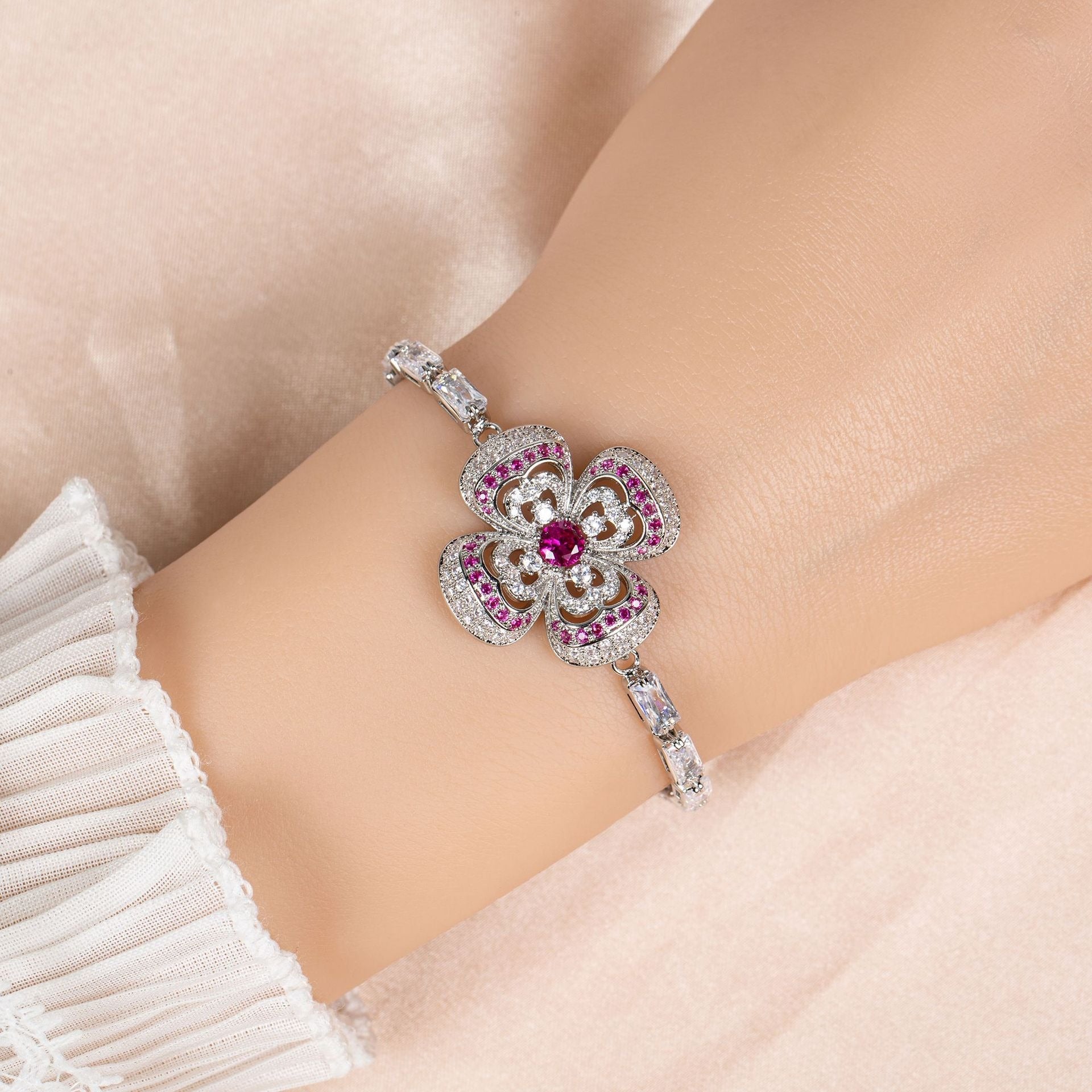 S925 Silver Openwork Four-Leaf Clover Bracelet Vera Lux