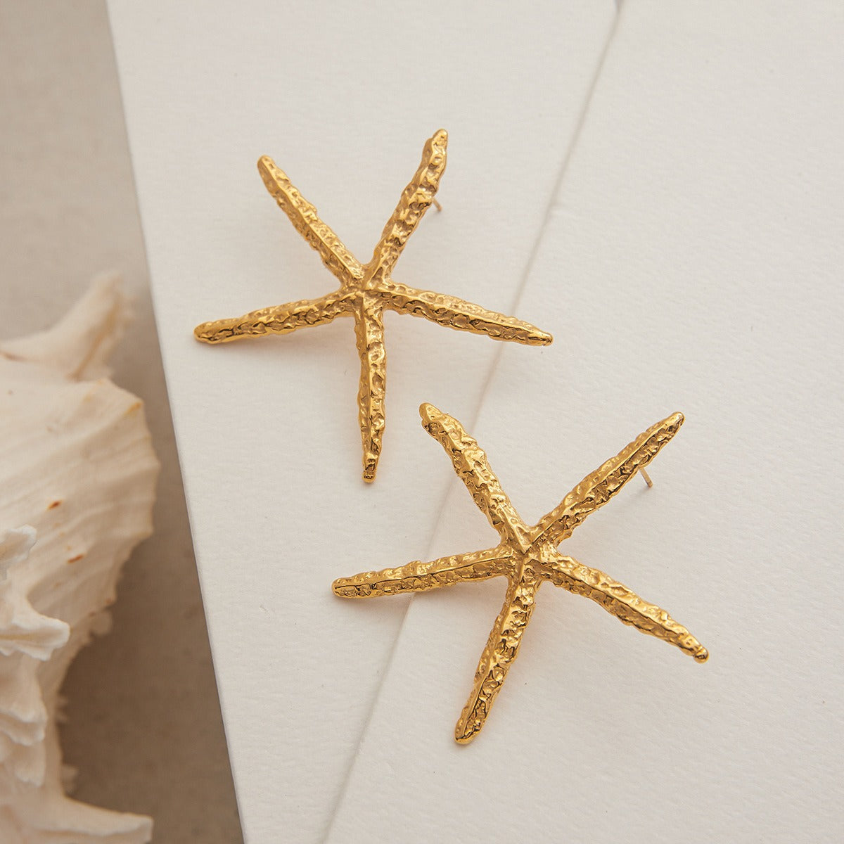 18K gold starfish-shaped earrings with a simple and unique design Vera Lux