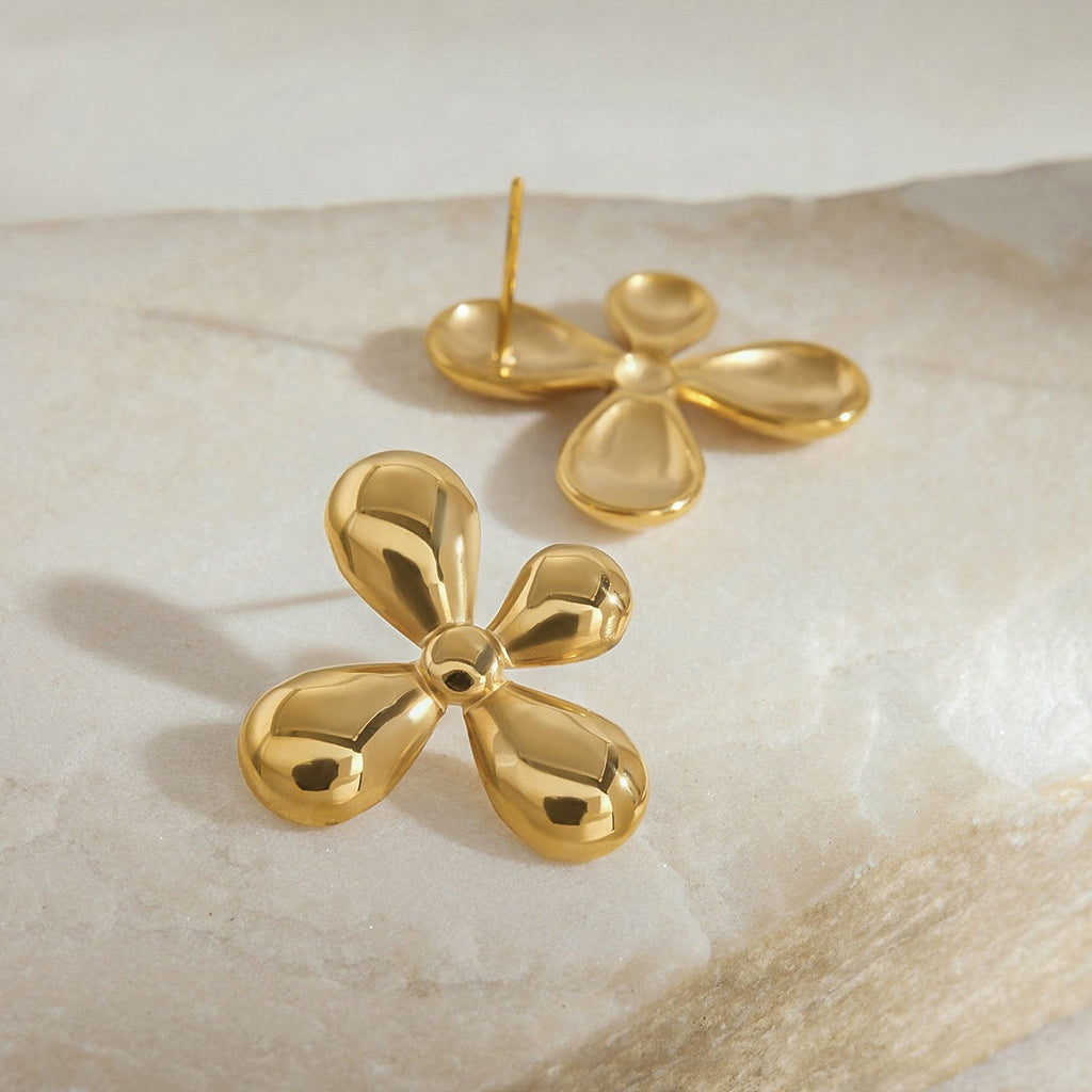 18K gold flower-shaped earrings with classic and simple design Vera Lux
