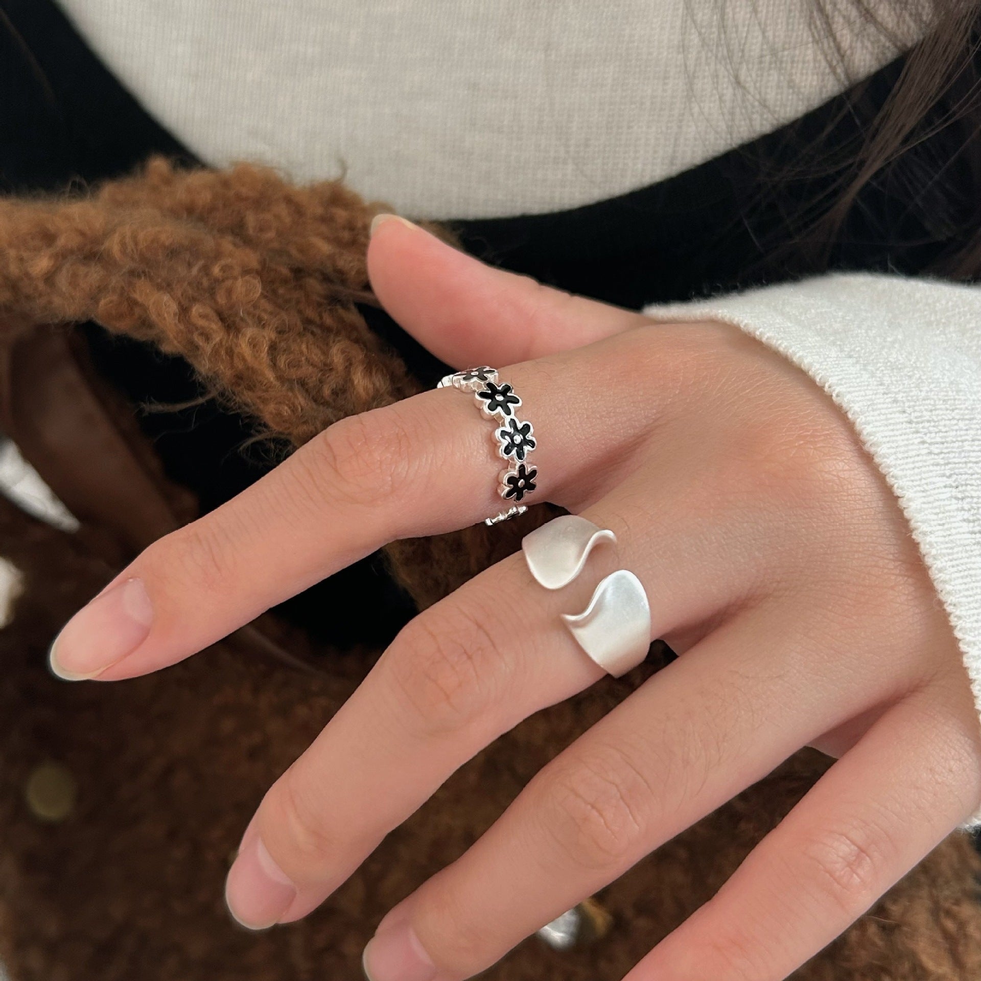 S925 Sterling Silver Niche Black Flower Ring For Women, Cool Tone Frosted Irregular Design, Delicate & Versatile Minimalist Index Finger Ring Vera Lux