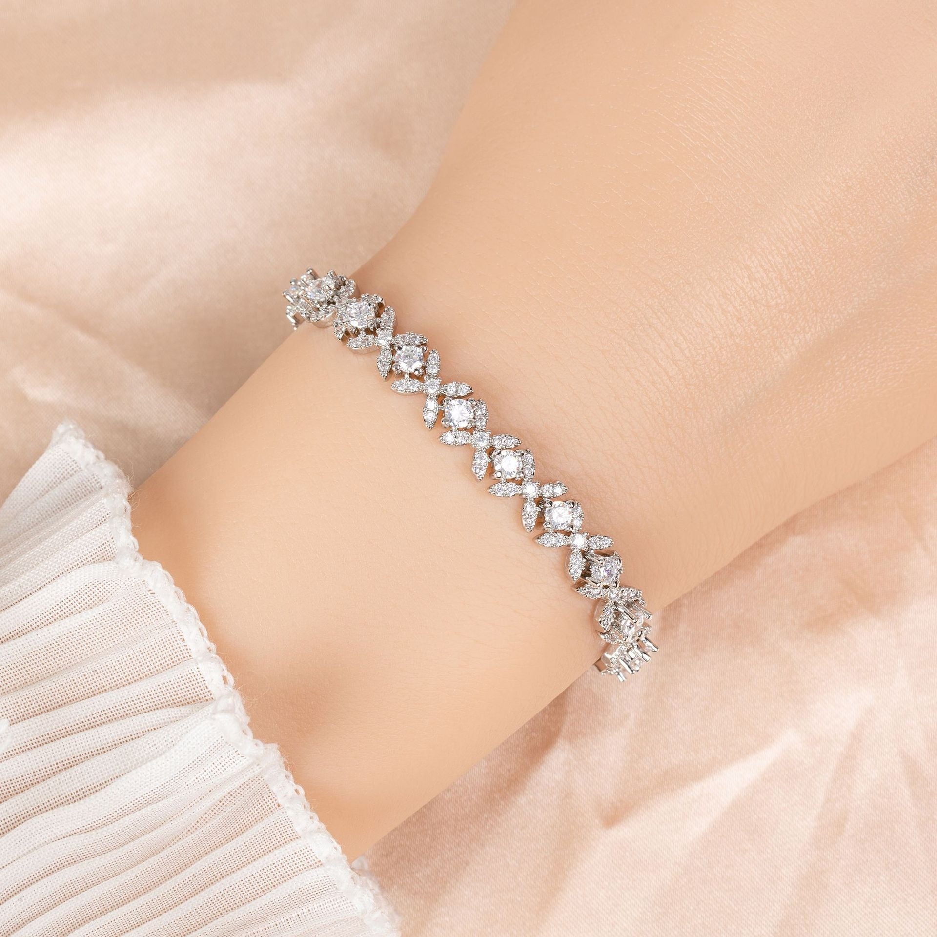 Small Cross Cubic Zirconia Bracelet Vera Lux