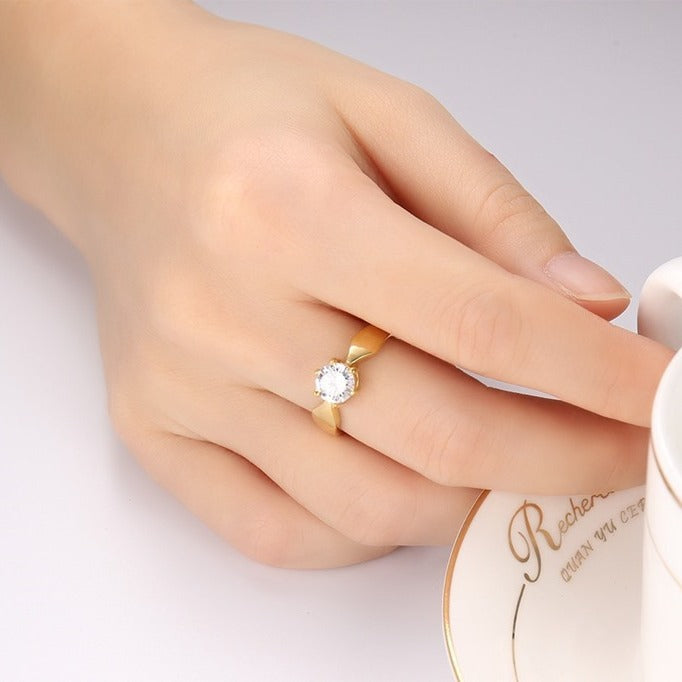 Women's Titanium Steel Claw-Set Single Zircon Ring Vera Lux