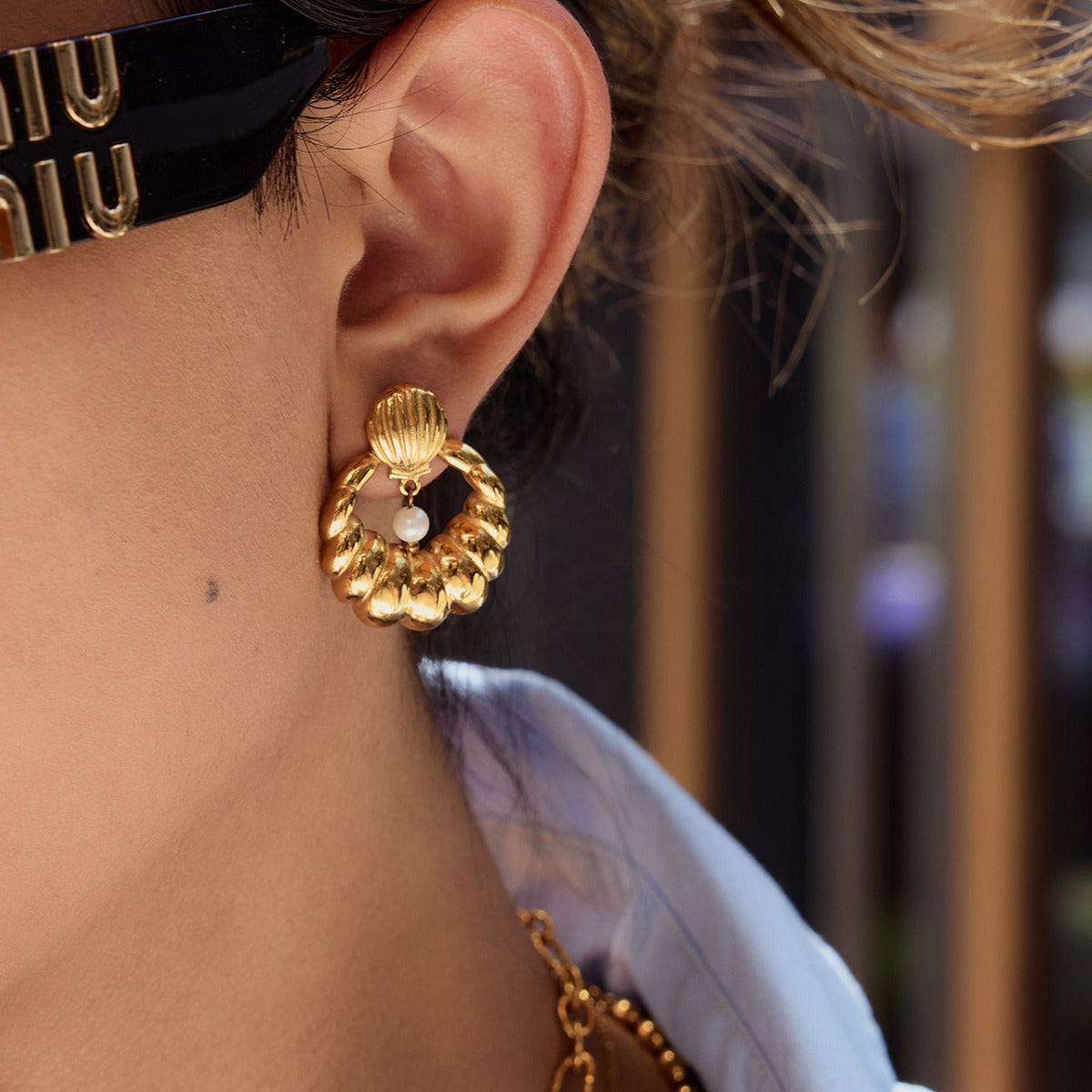 18K gold U-shaped earrings with textured design, exquisite and simple Vera Lux
