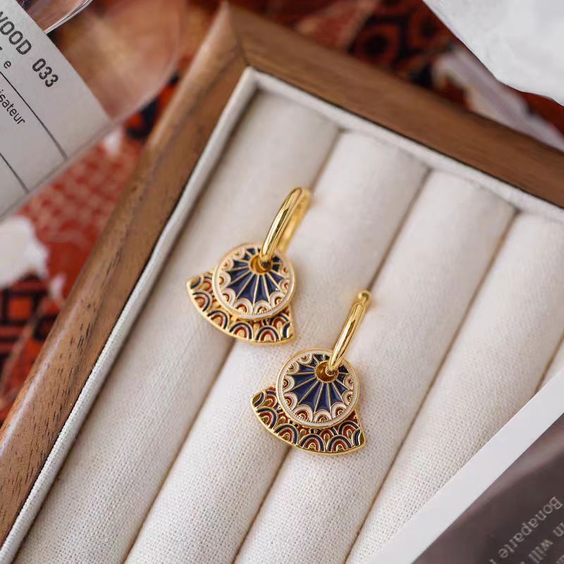 Elegant Vintage Round Fan-shaped Painted Ear Clips Vera Lux