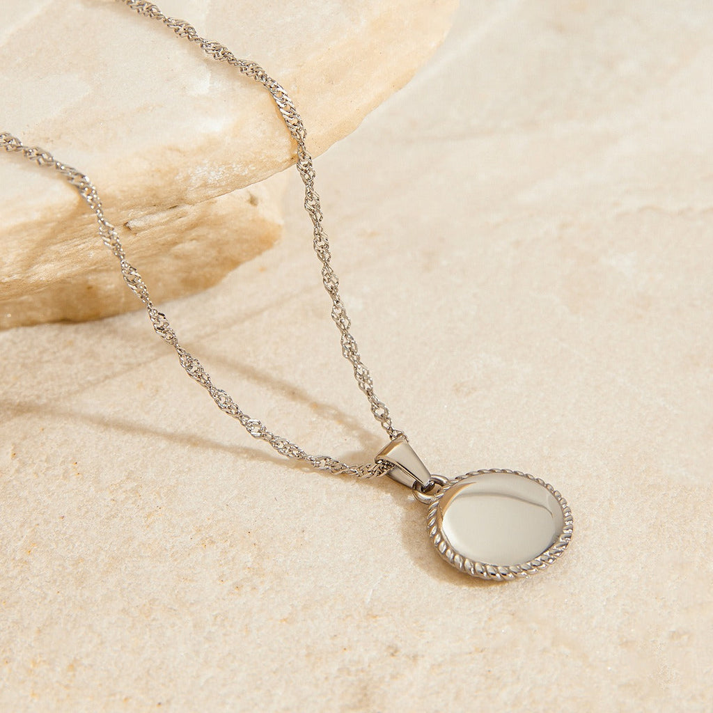 Round necklace with angel pattern design, classic and fashionable Vera Lux