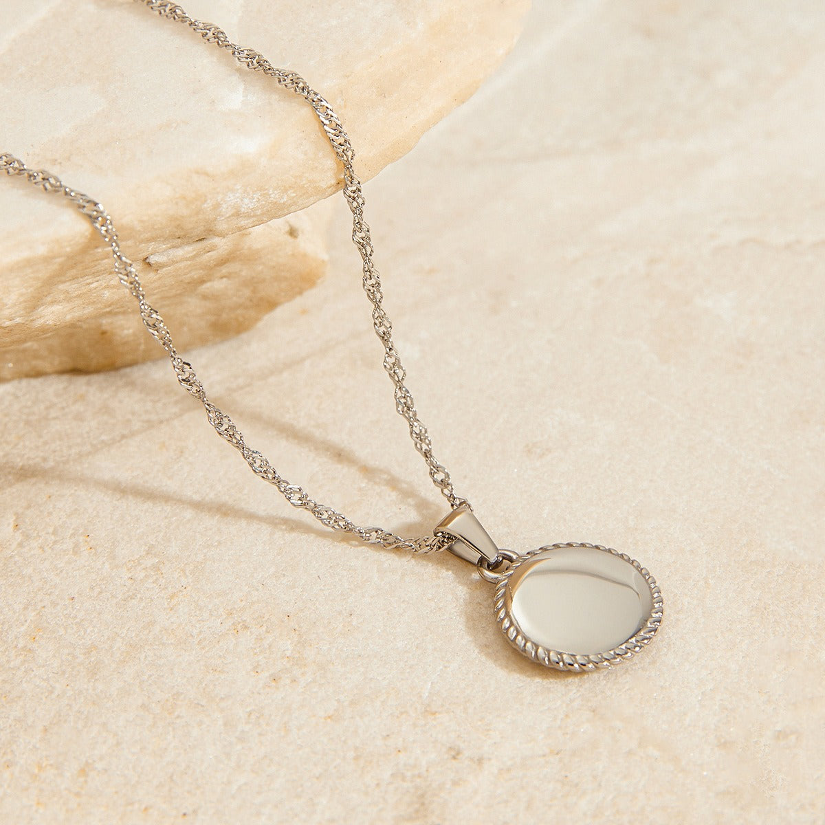 Round necklace with angel pattern design, classic and fashionable Vera Lux