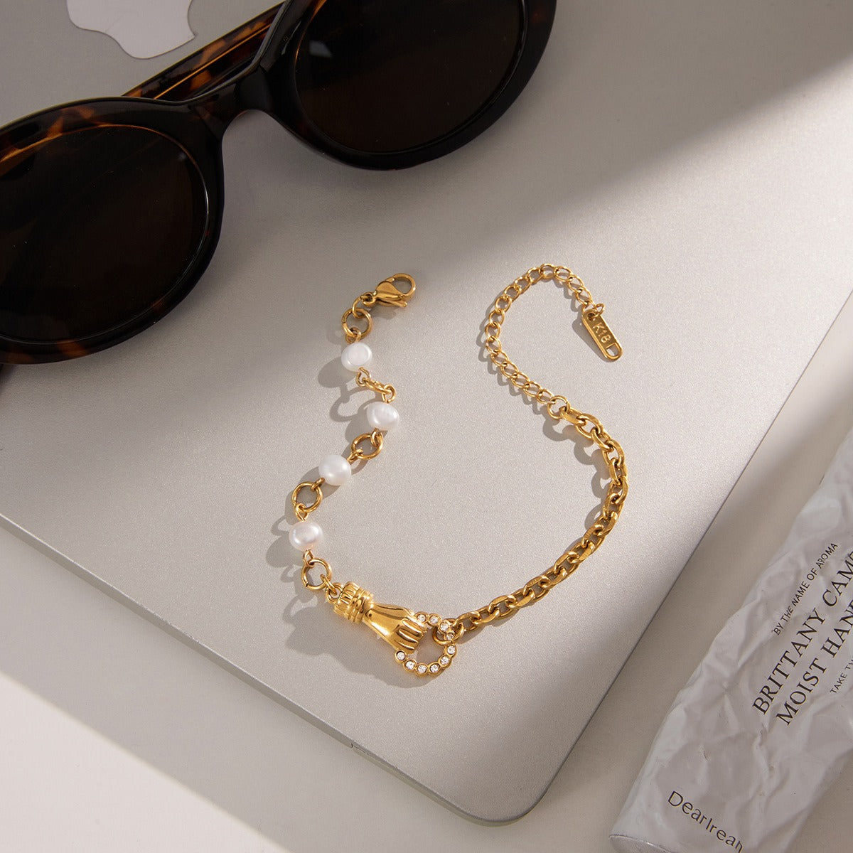18K gold-plated, lightweight, and luxurious titanium steel bracelet. Vera Lux