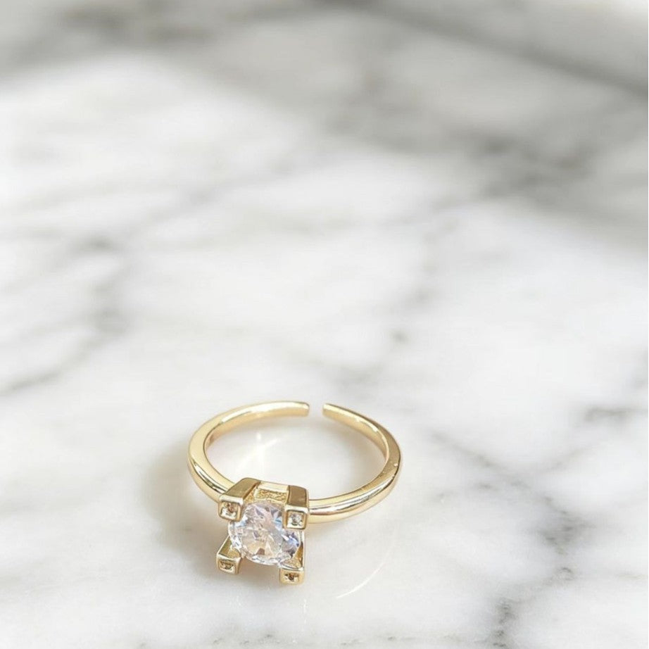 Golden Light-luxury Elegant Open-ring Design Vera Lux
