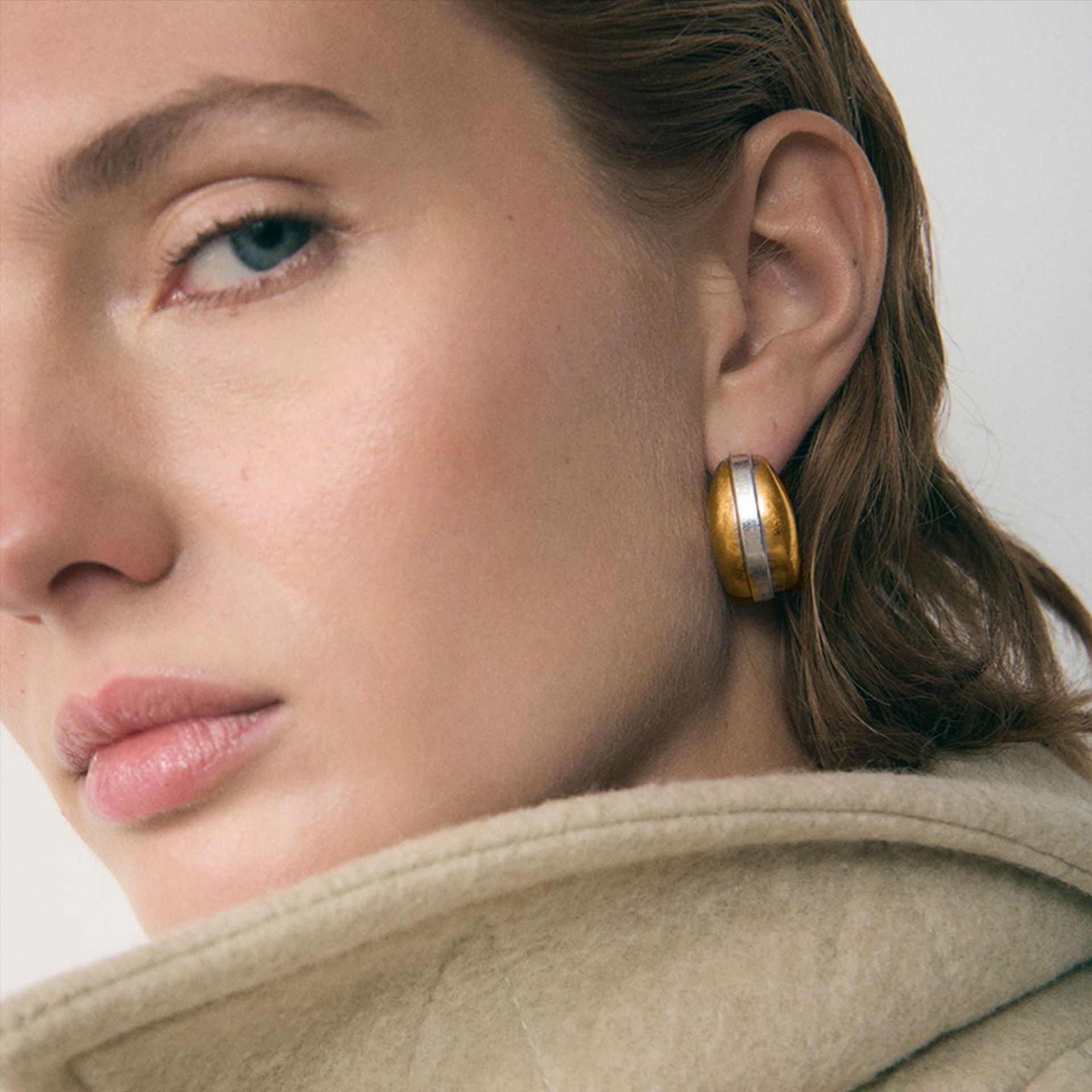18k gold teardrop-shaped earrings with gold and silver color matching design, simple and unique Vera Lux