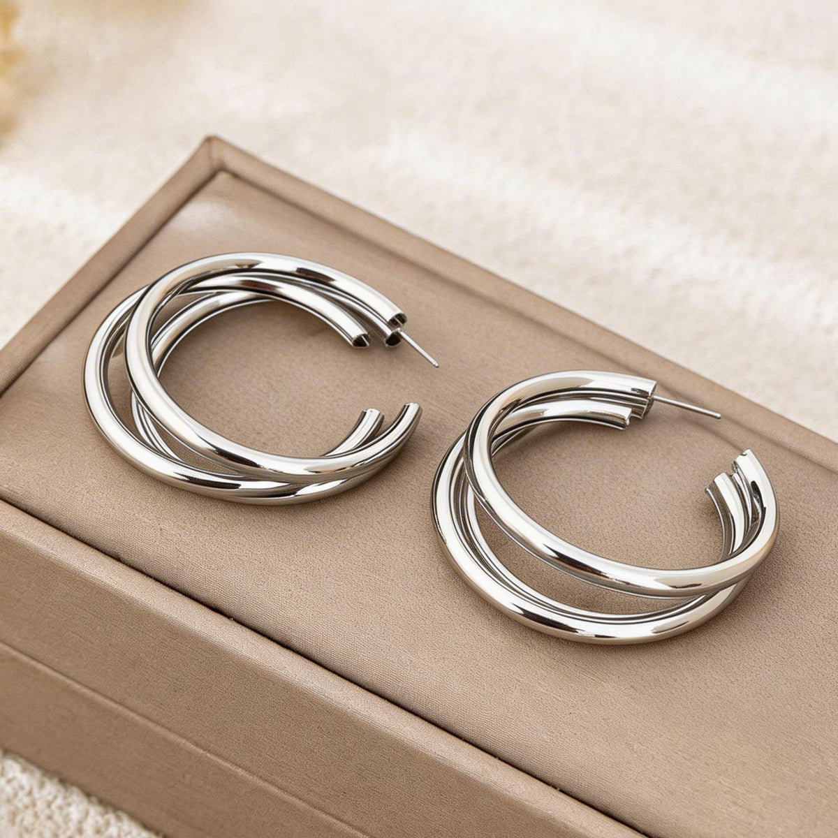 Metal Minimalist Round Earrings Vera Lux