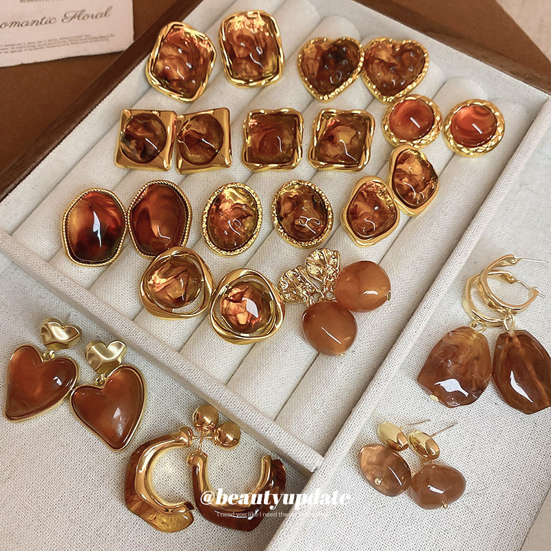 Maillard Style High-End Silver Needle Geometric Irregular Resin Heart Earrings, Elegant Light Luxury Studs, Fashion Women's Ear Jewelry Vera Lux