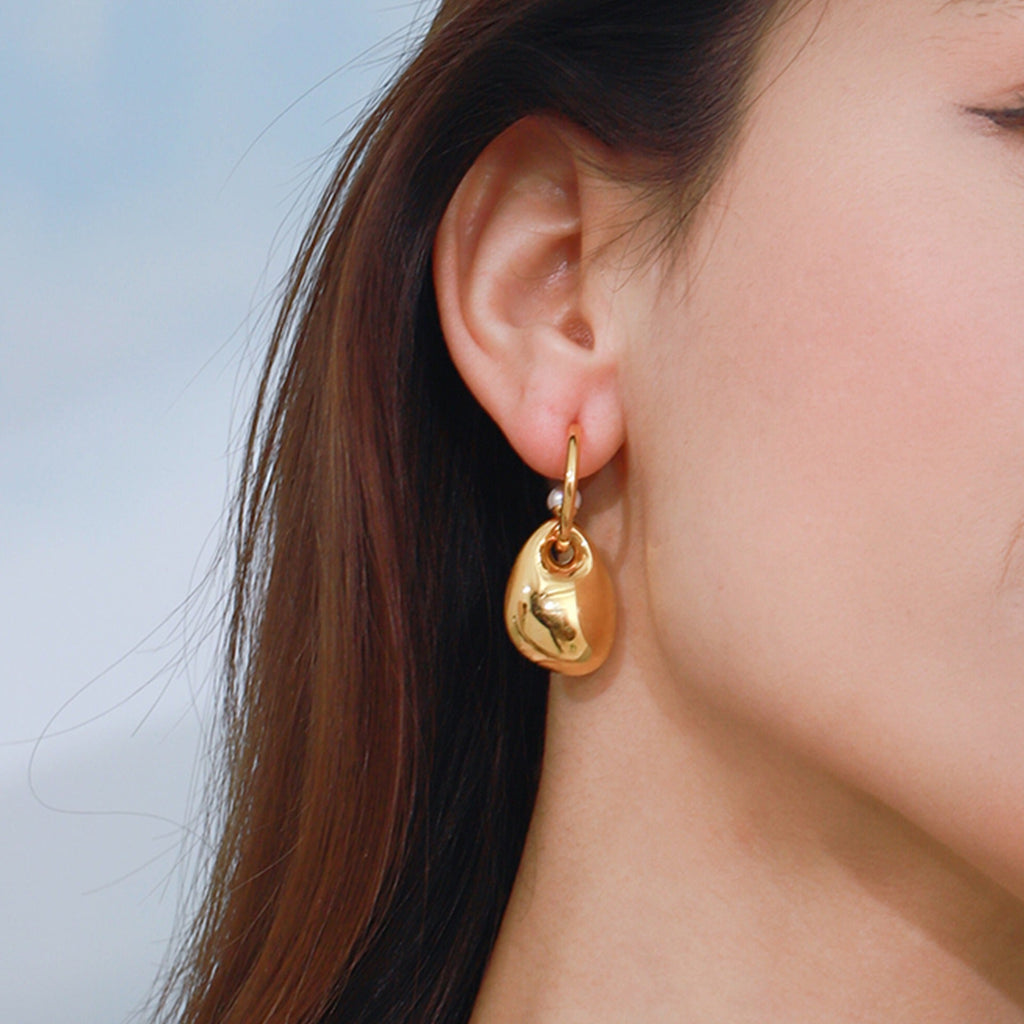 18K gold C-shaped pearl to oval design exquisite and noble earrings Vera Lux