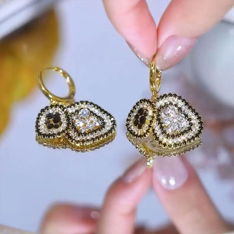 2026 New French Hepburn Style Geometric Full Rhinestone Ear Cuffs, Light Luxury Versatile Vera Lux