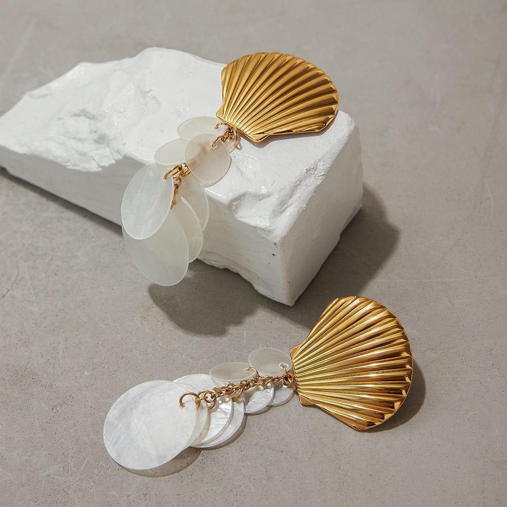 18K gold shell-shaped earrings with round tassel design Vera Lux