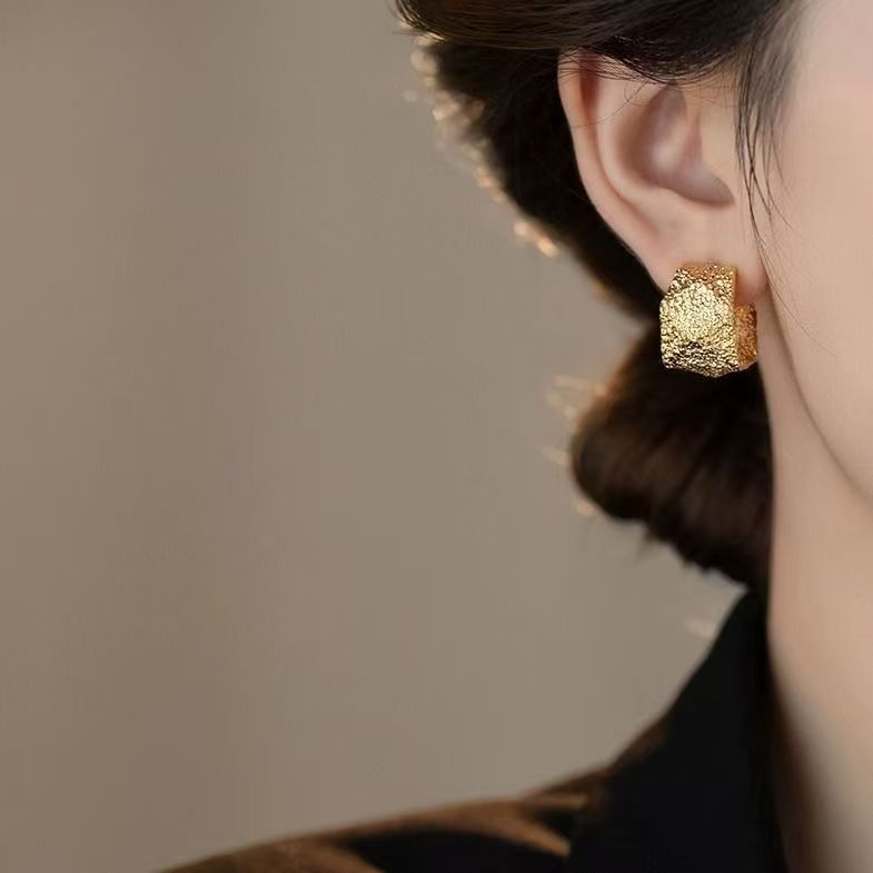 Bold Unique C-shaped Earrings, New Chinese Retro Style, Elegant Lady Hot Sell Studs Vera Lux