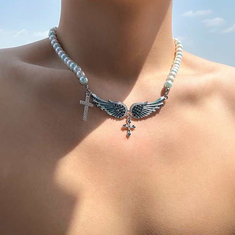 Mens And Womens Sophisticated Cross American-Style Versatile Necklace Vera Lux