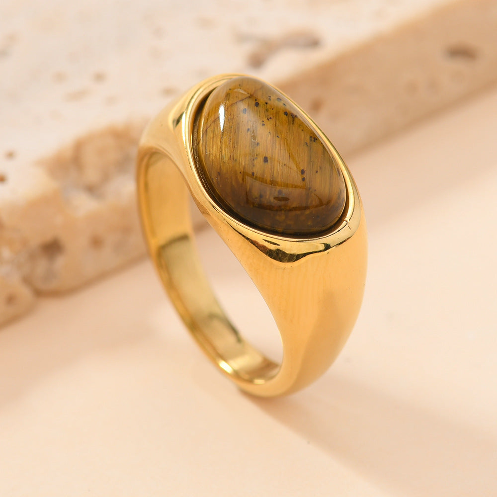 Retro-style Cast Three-dimensional Triangle Ring Vera Lux