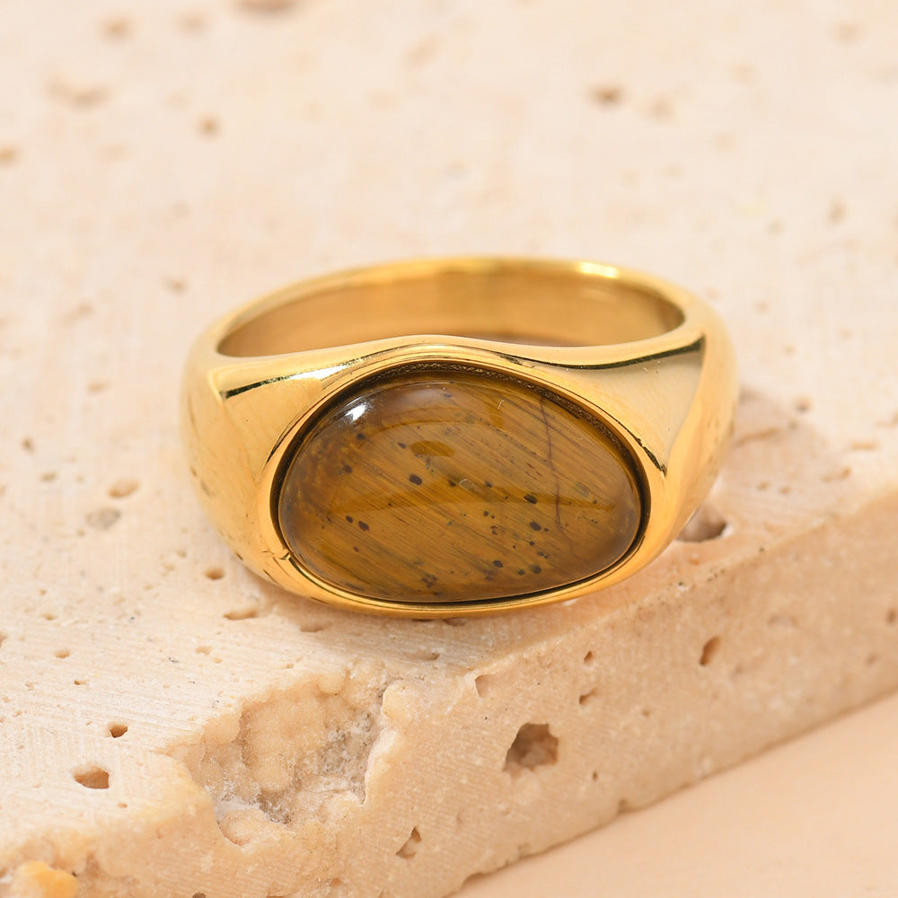 Retro-style Cast Three-dimensional Triangle Ring Vera Lux