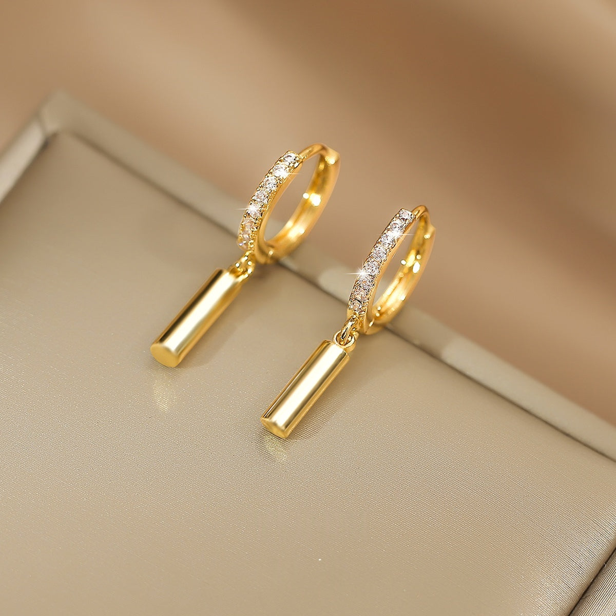 Cylindrical Geometric Niche Light-luxury Ear Clips Vera Lux