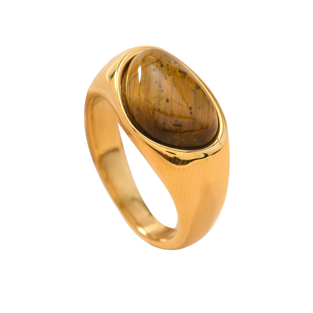 Retro-style Cast Three-dimensional Triangle Ring Vera Lux