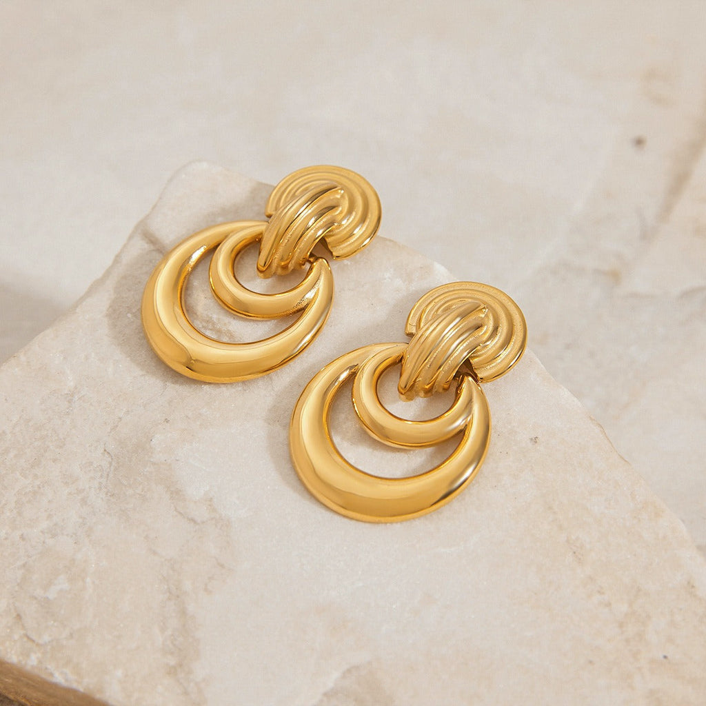 18K gold hollow crescent design classic and fashionable earrings Vera Lux